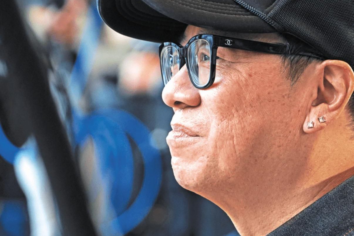 60岁TVB监制生活富贵，外出行头30万住过亿豪宅，一手捧红佘诗曼