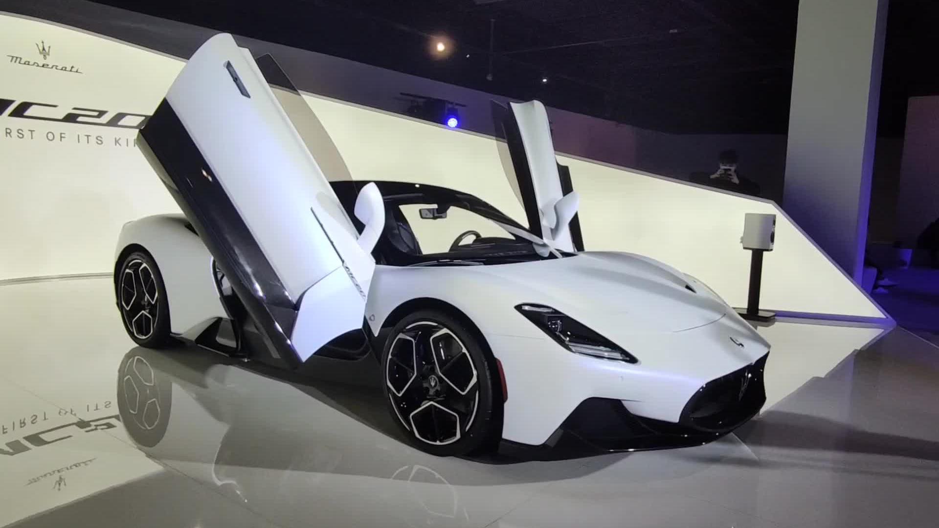 有问必答：玛莎拉蒂MC20，超轻碳纤维一体车壳碰撞了怎么办？