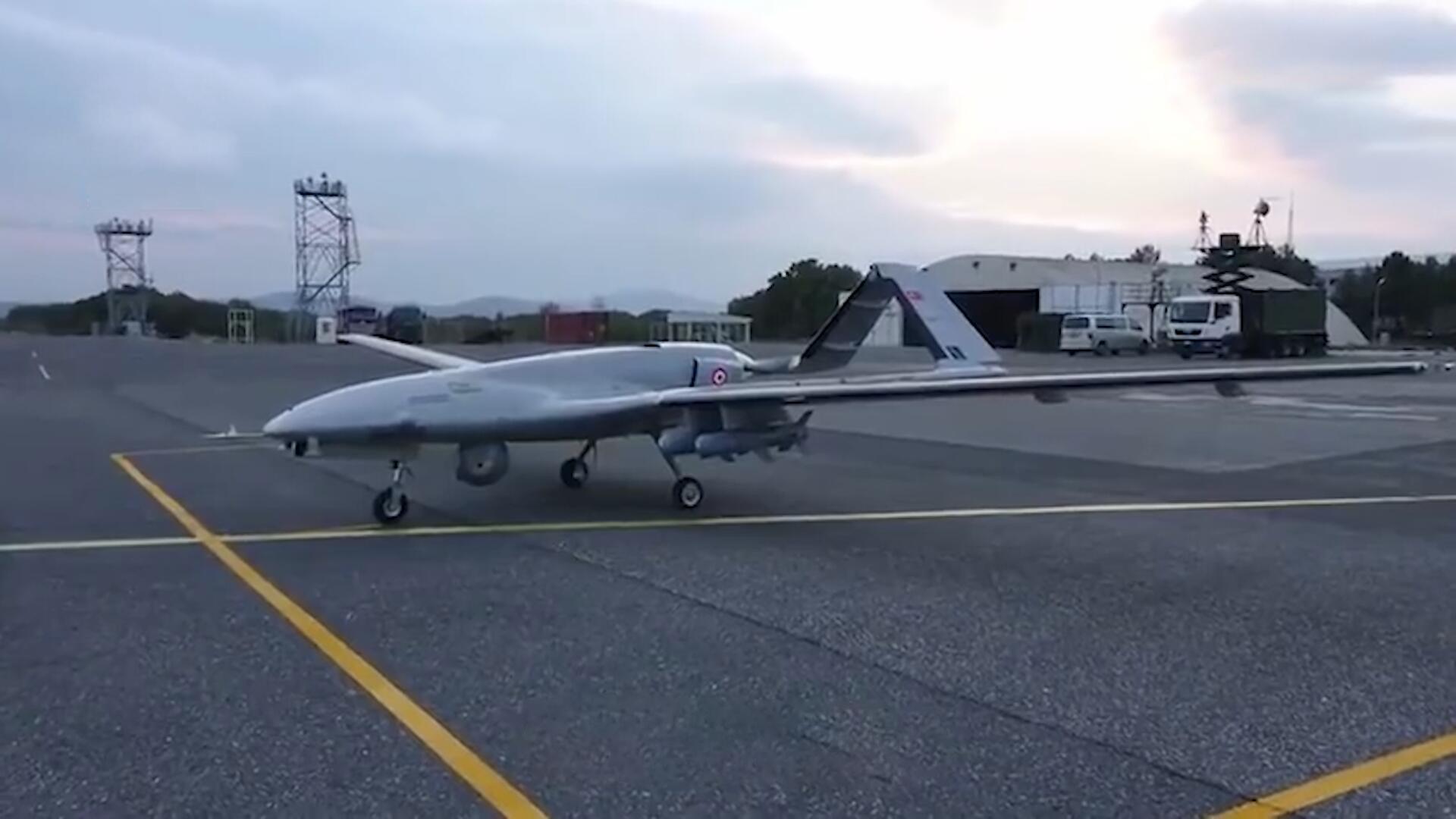 纳卡冲突中，TB-2无人机摧毁S300画面，引发外界高度关注！_新浪新闻