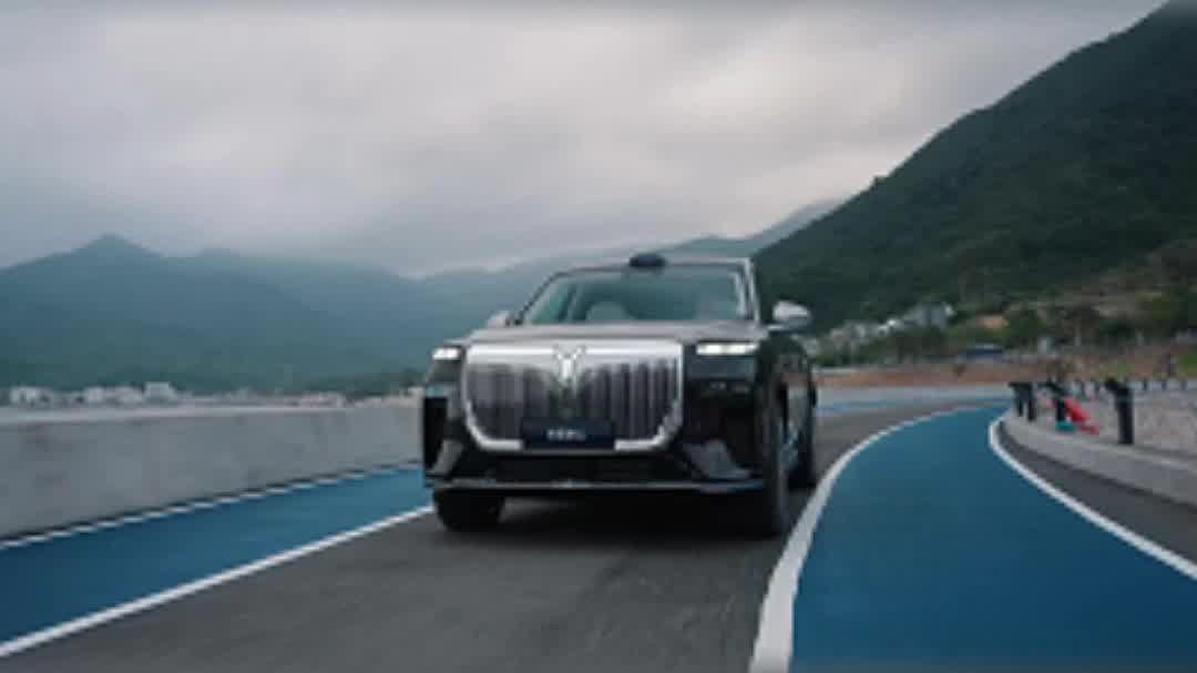 这波够实在！岚图泰山一身黑科技，37.99万元起真能冲