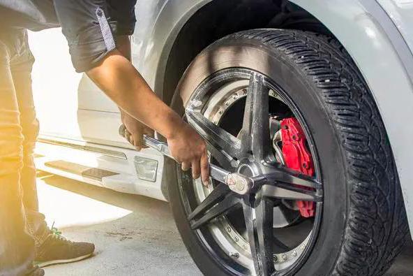 开车前都要检查的几个地方，很多人都忽略了