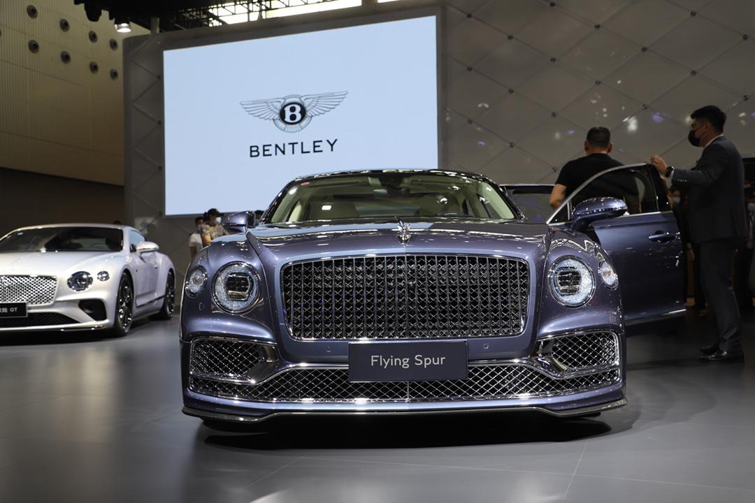 2020广州车展丨降低购车门槛 全新宾利飞驰V8车型首发亮相