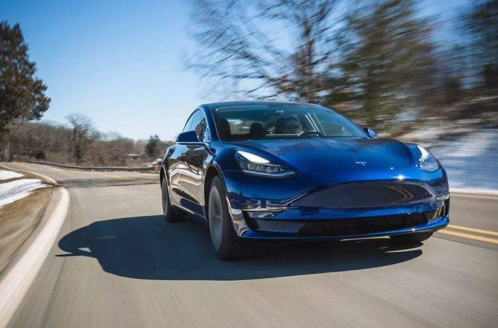 远超BBA销量的电动车，30万预算怎么选？