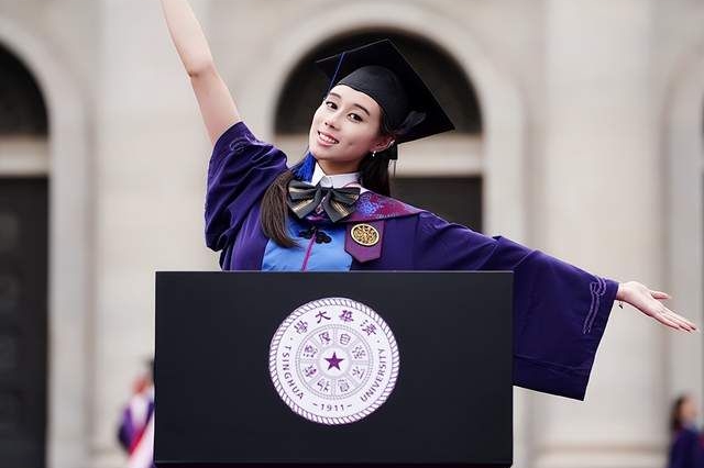 23岁何超欣清华研究生毕业，此前已获麻省理工双学位，遭网友质疑