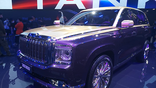 车展实拍：坦克展台全场最硬核？“保定库里南”坦克800有多豪？