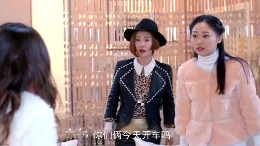 千金小姐联合闺蜜团开众辆豪车围困心机继妹，这排场可真够气派