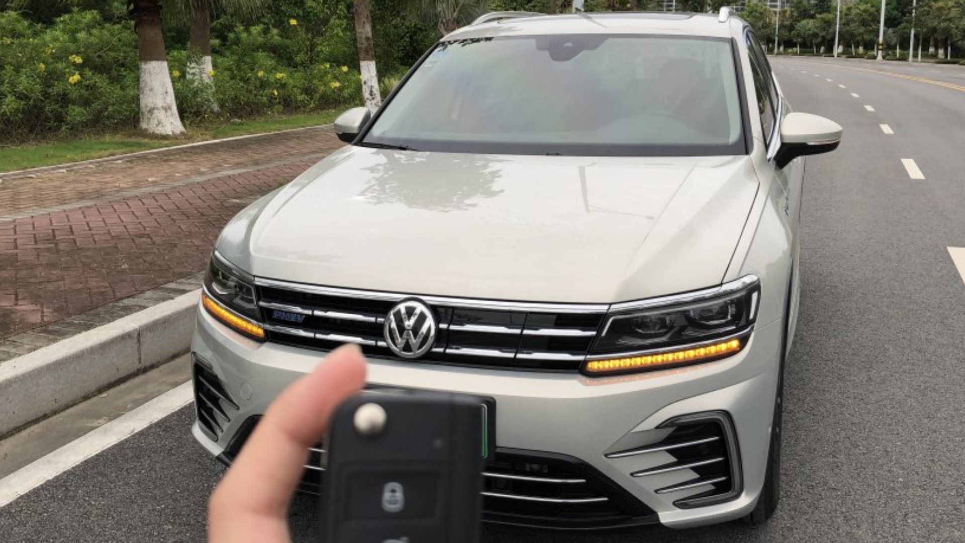 途观L新能源天窗出现漏水，雨天不能停外面更不敢开出去