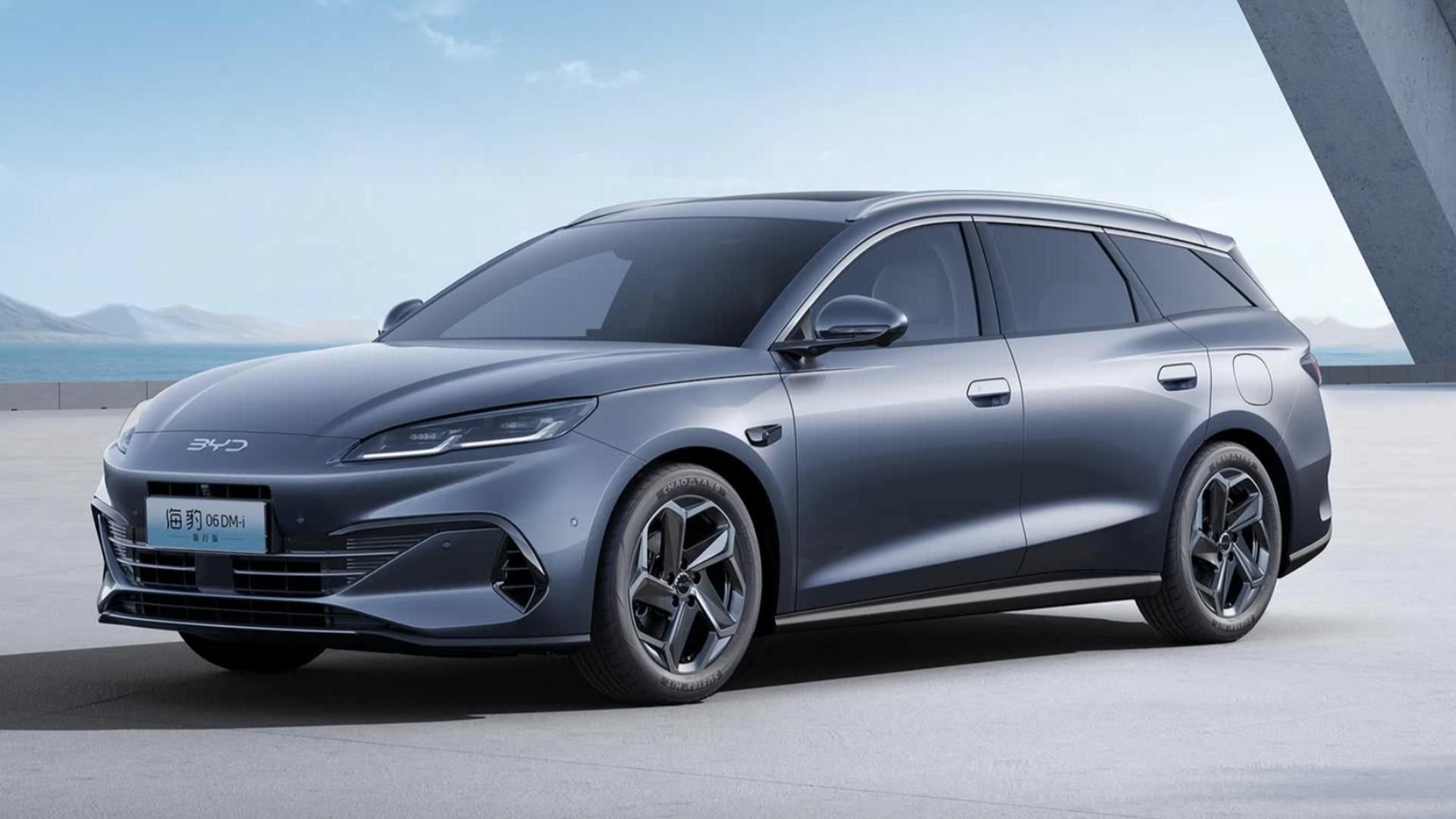 全球首款超混旅行车上市！70项全系豪配，比亚迪掀翻休旅天花板