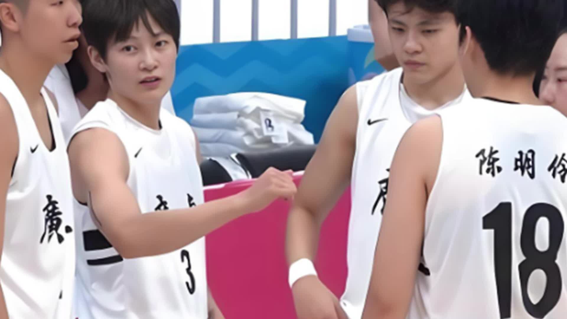 杨舒予22分末节大爆发，李梦低迷，广东74-68胜四川夺金缩影