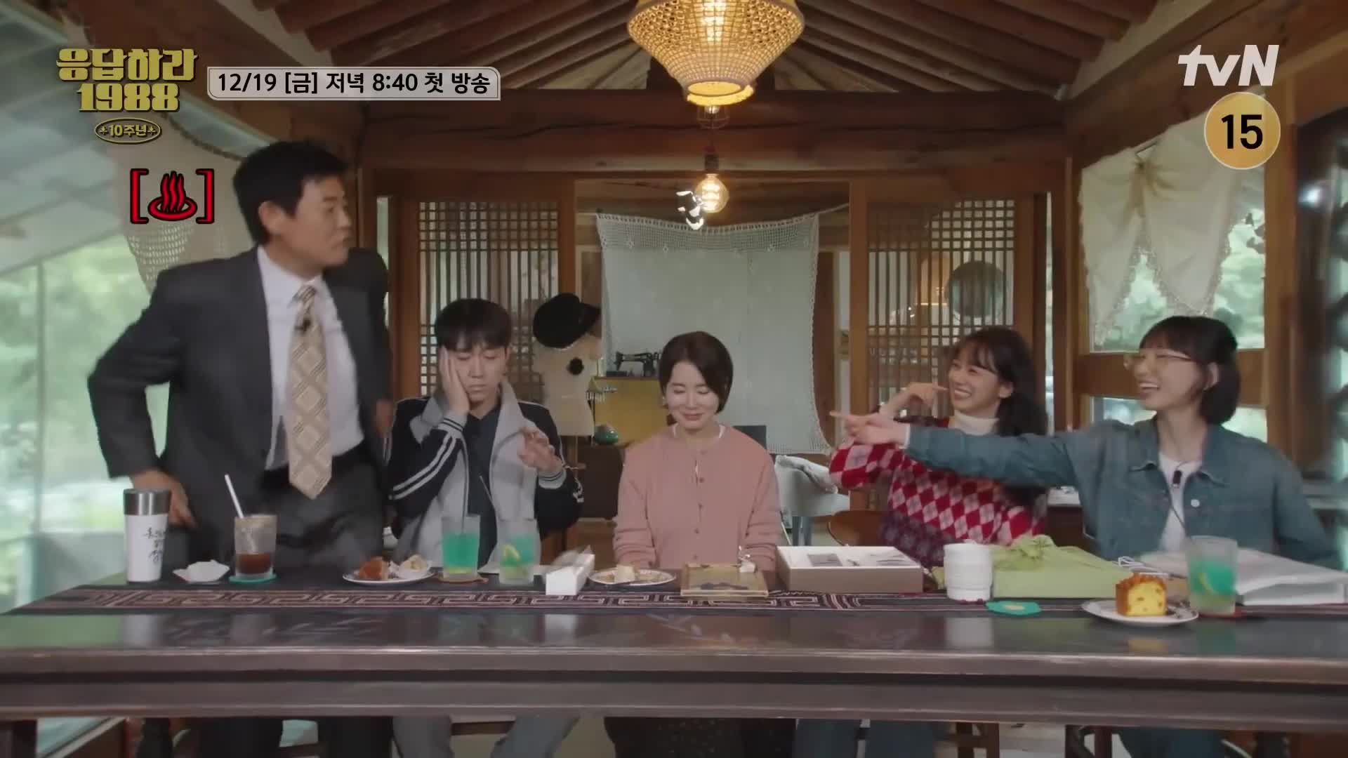 《请回答1988》10年团建，柳俊烈也去了，没和李惠利同框！