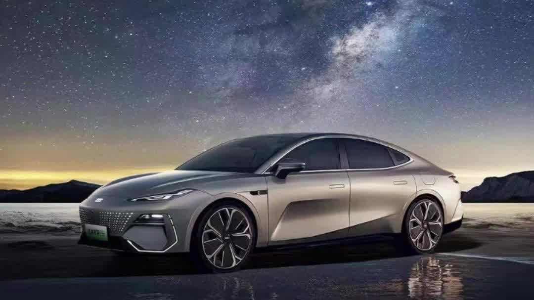 中国新一代纯电旗舰!银河E8上市即开战,2000抵8000