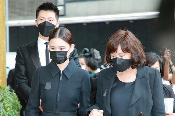 窦骁何超莲近期新闻 2eca-iwasyei3263994.jpg