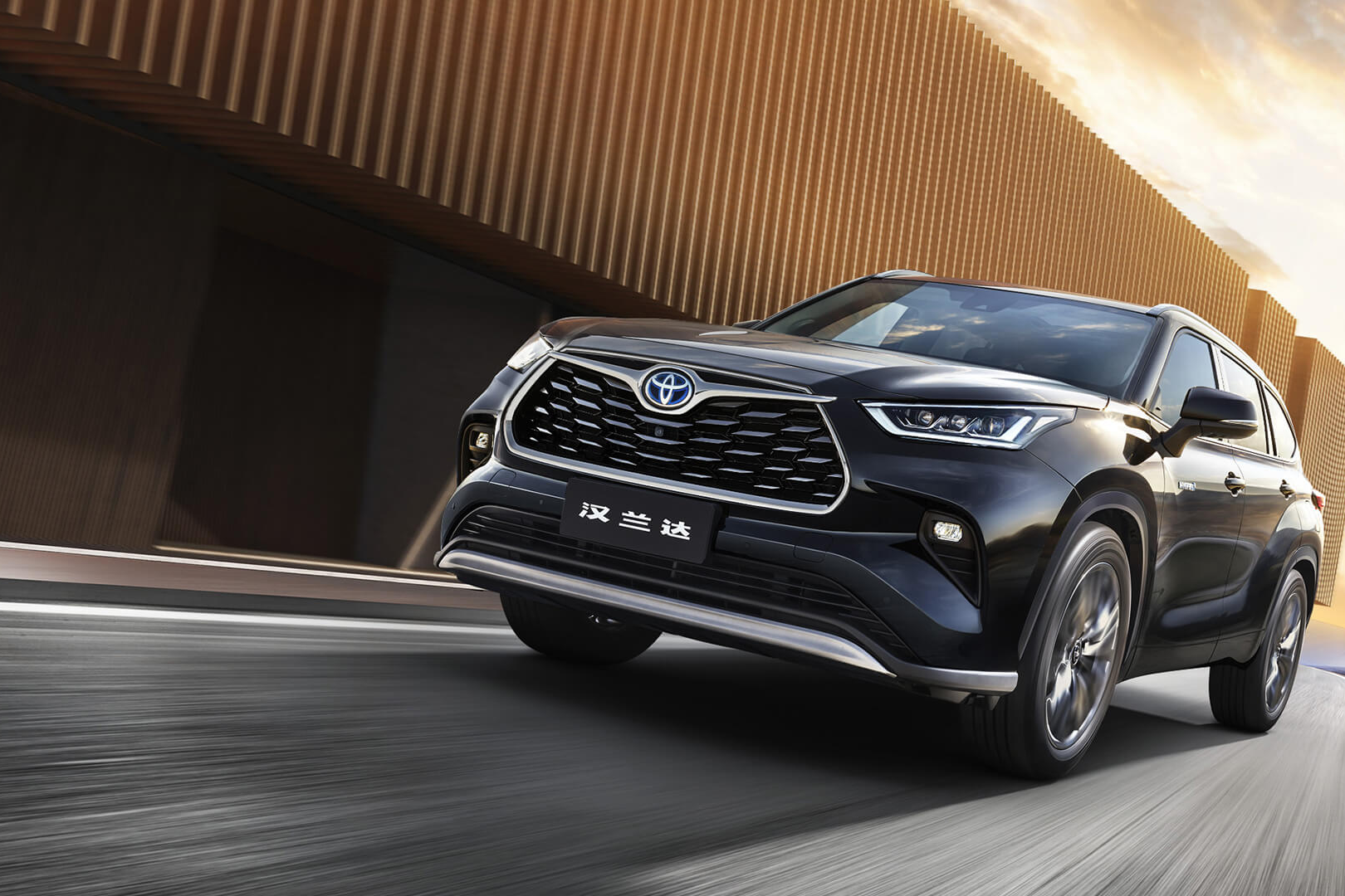 汉兰达和GS8怎么选：都搭载丰田混动，看价格还是品牌？