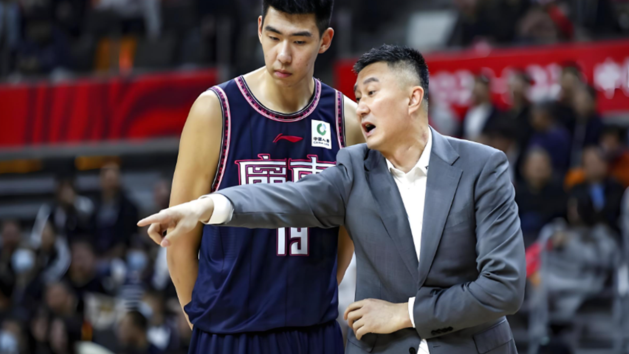 0.5倍慢镜还原！杜锋冲徐昕“发火”原因，两人被岁老将完胜