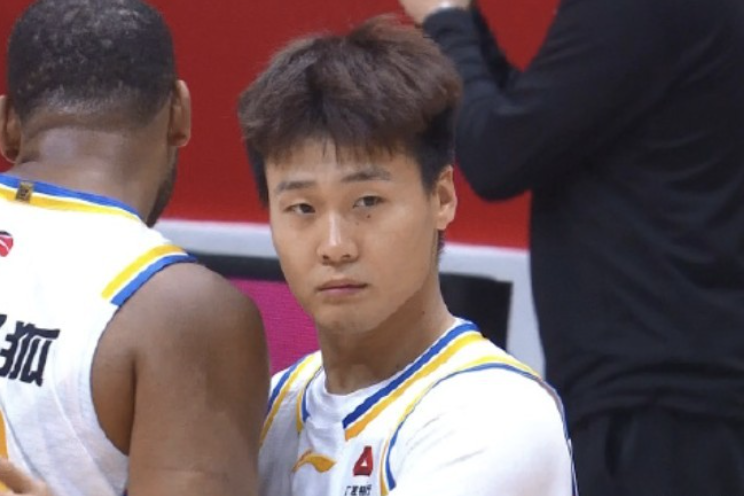 新疆男篮输球排名却提升3位！郭士强爱将0分，附上CBA最新排名