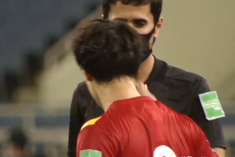 软柿子只剩国足？务实防反逼出澳大利亚真身，越南赢得尊重