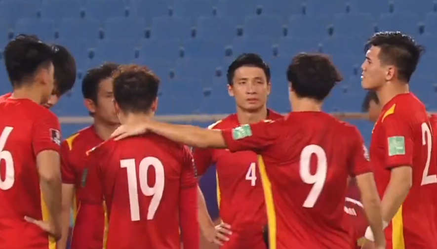 软柿子只剩国足？务实防反逼出澳大利亚真身，越南赢得尊重