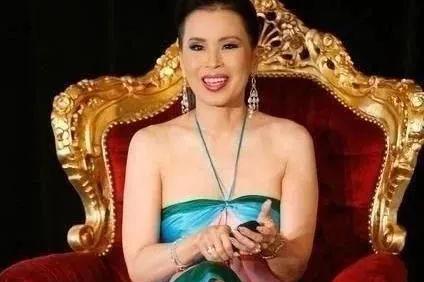 泰国大公主不输诗妮娜贵妃，68岁气质超好，不愧是混娱乐圈的人