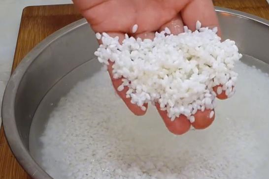 煮米饭时，大米到底要洗几次？原来一直弄错了，难怪米饭不香不软