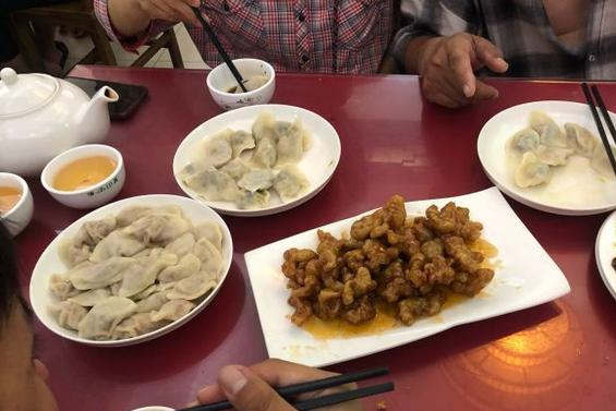 南开区这家百年津菜馆，客人冲着水饺而来，还是30年前的老味道