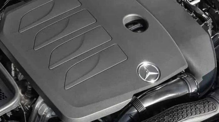 奔驰擦边球广告背后，小排量车乏力“难题无解”？