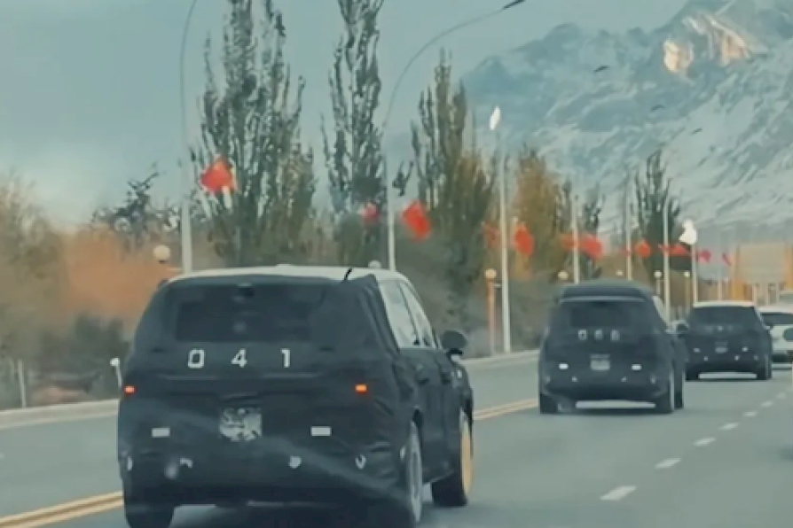 小米第三款新车曝光，对标揽胜代号“昆仑”，雷军正在试车！