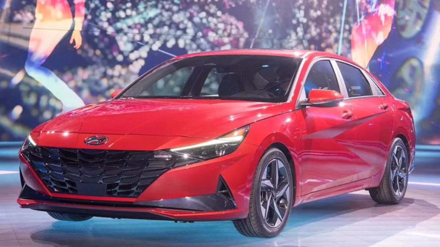 视频：第七代伊兰特发布，超高颜值搭1.6T插混系统，油耗低至4.7升！