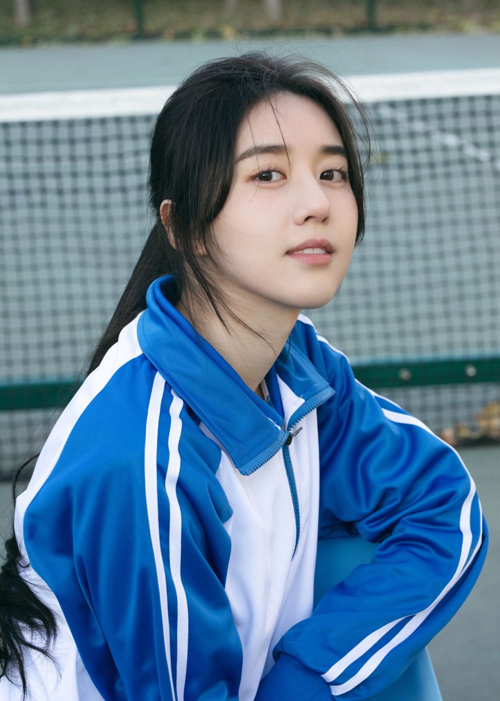 演员李凯馨元气校服写真曝光 清纯可爱演绎少女活力