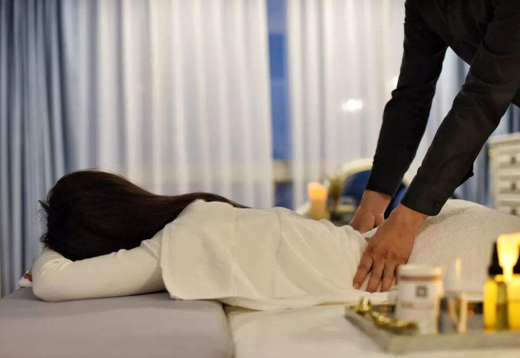 据报道,最新发现:按摩房的日本女大学生现状解析,日本留学生兼职按摩行业实情