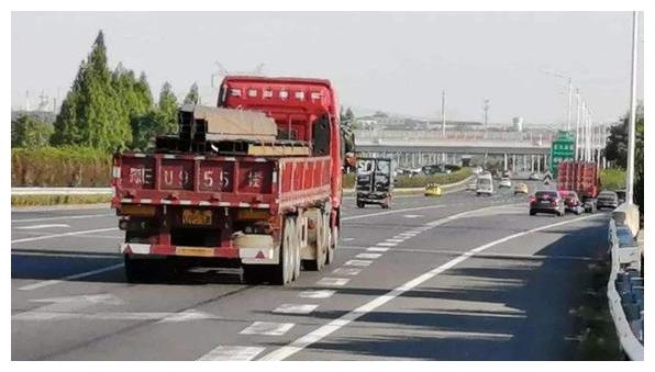 7分钟被开5张罚单,车主哭了!当地人:听我一句劝,外地人少来