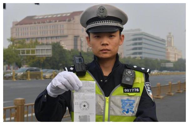 7分钟被开5张罚单,车主哭了!当地人:听我一句劝,外地人少来