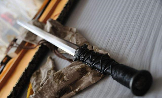 李白很狂的一首诗,笑尽一杯酒,杀人都市中,简直是狂得不着边际