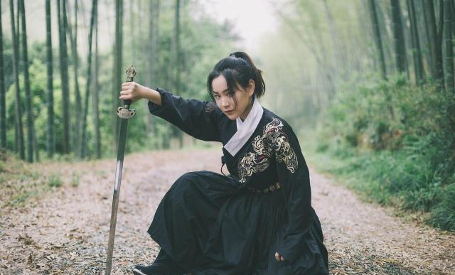 李白很狂的一首诗,笑尽一杯酒,杀人都市中,简直是狂得不着边际