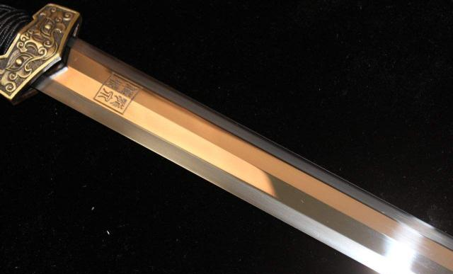 李白很狂的一首诗,笑尽一杯酒,杀人都市中,简直是狂得不着边际