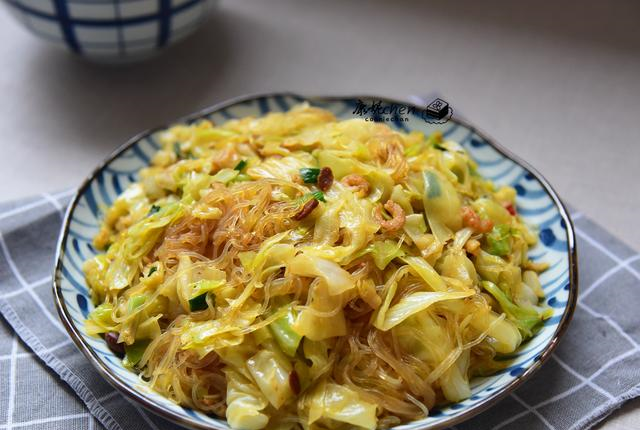 粉丝炒包菜下饭家常菜记着这两点粉丝不黏连又香又好吃
