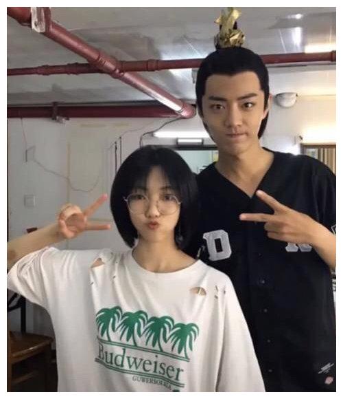 周雨彤18年微博和肖战合照