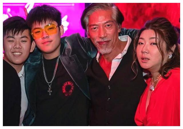 56岁张耀扬相貌大变,皮肤松弛发际线后移,开始显露苍老痕迹
