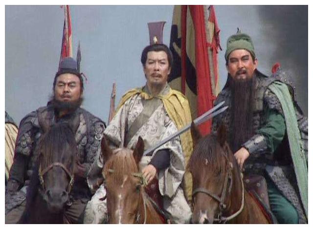 同出演刘关张三兄弟,扮演关羽的陆树铭,为什么比另外两演员出名