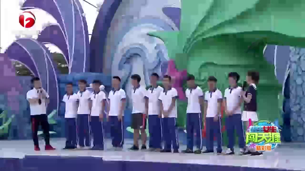 男生女生向前冲校花校草史上尴尬瞬间女主持都没法