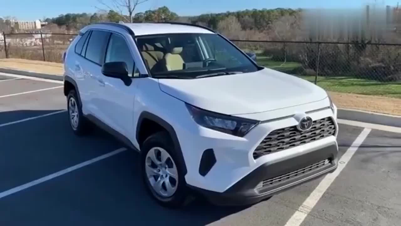 新提的新款丰田rav4详细了解外观和内饰后给个不买的理由