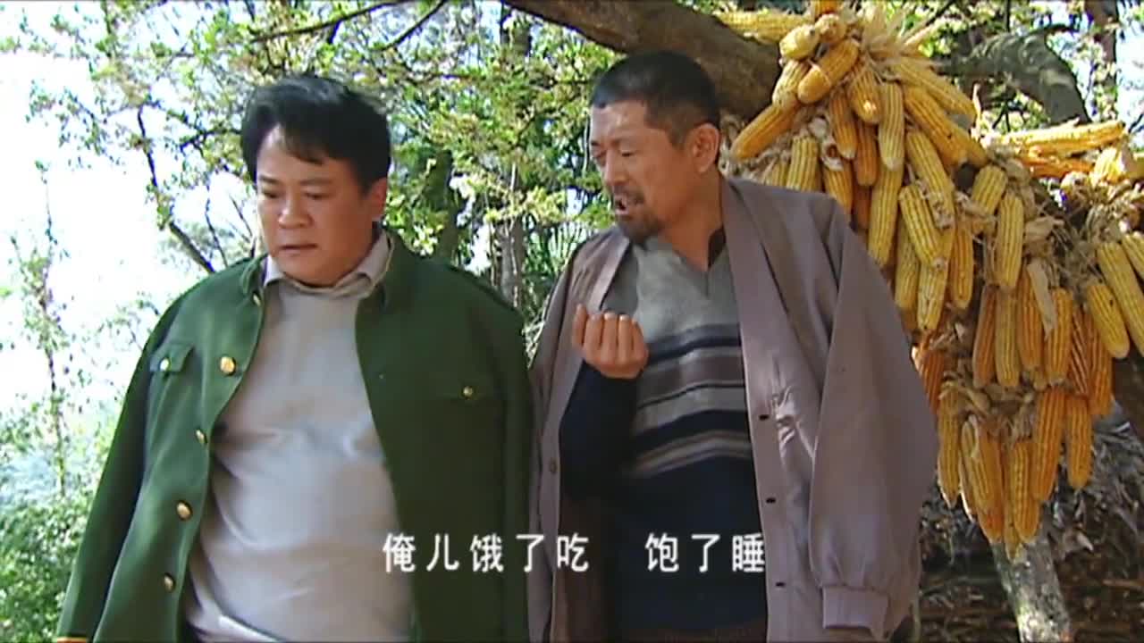 士兵突击:看到许百顺要动手,村长赶紧认怂