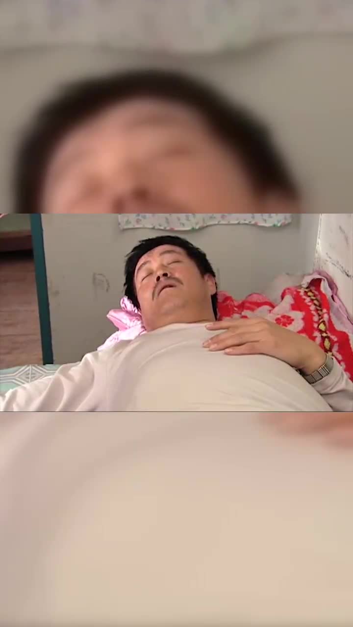 马大帅搓澡搓魔怔了做梦都在比划把彪哥看笑了