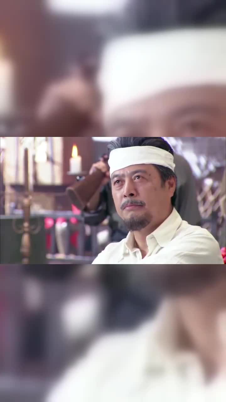 书生救下山匪老大老大看他根骨清奇便想将人留下