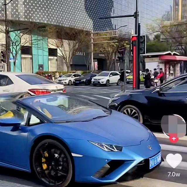 孙俪开320万敞篷豪车出行!满脸惬意,一改往日低调||豪