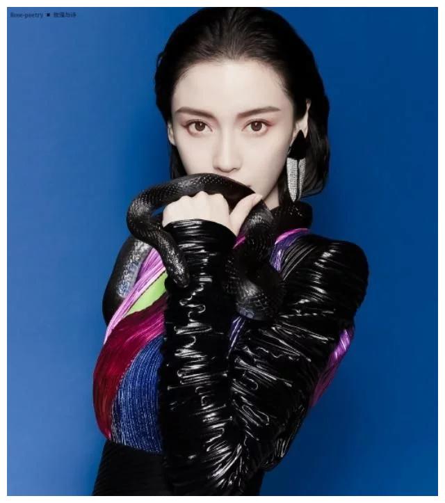 angelababy早期杂志,angelababy杂志写真 angelababy登时尚杂志,与蛇同框美艳动人,绝了