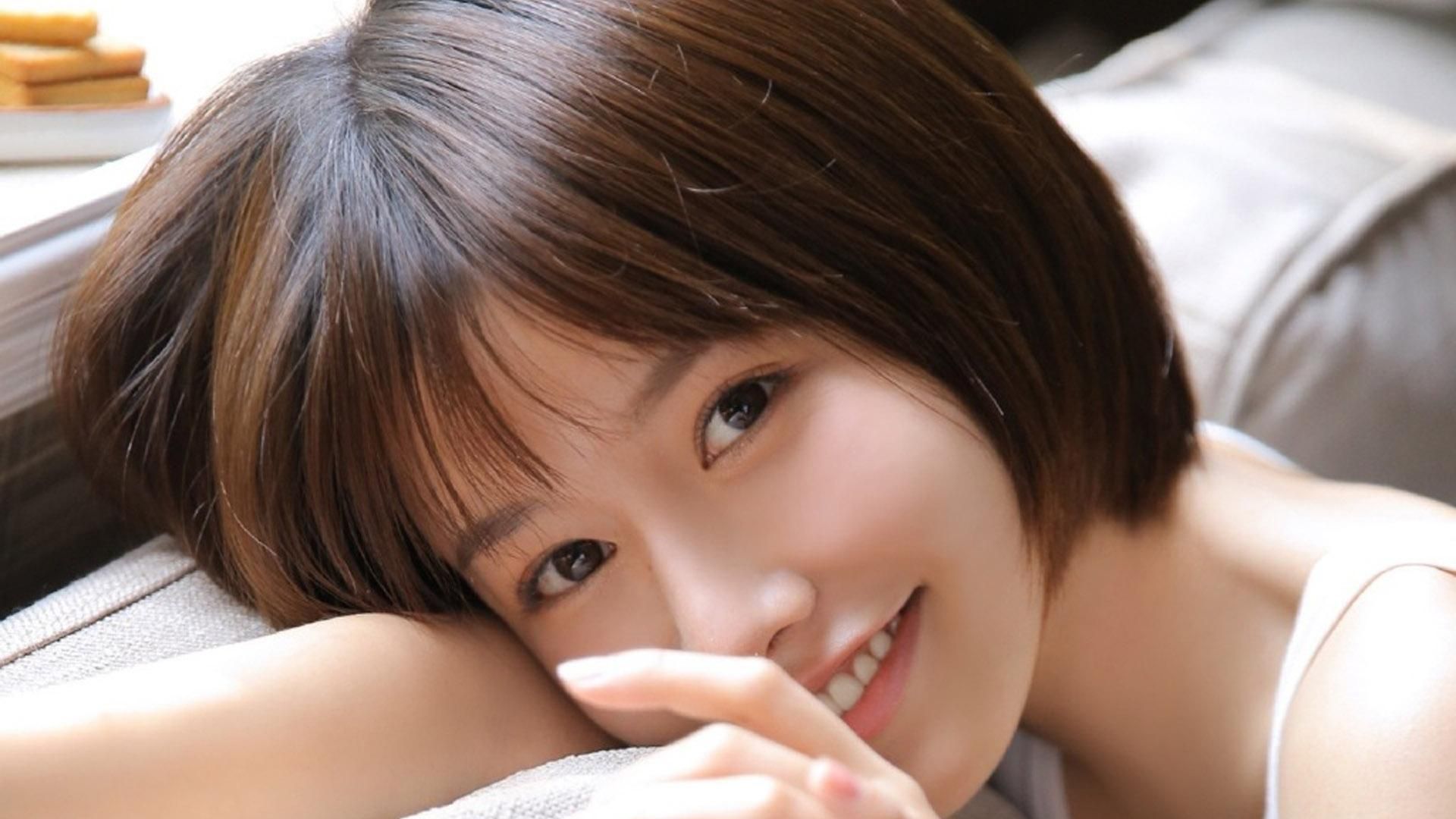 靓靓聊图集:短发美女的美