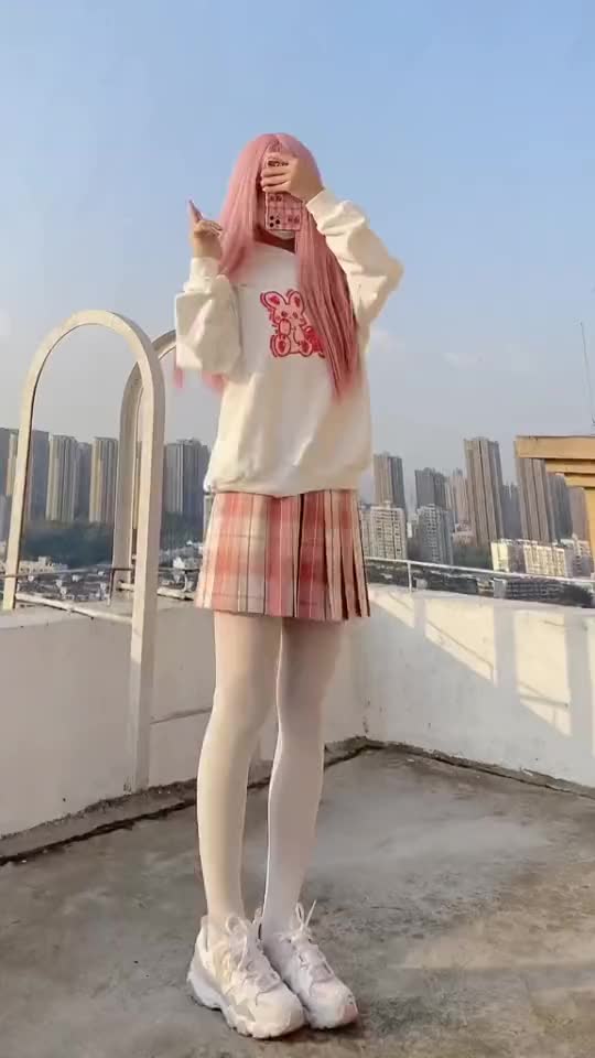 jk穿搭，粉头发配粉格裙，绝配!|时尚|潮人|穿搭_新浪新闻