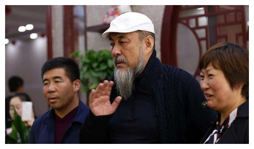 同出演刘关张三兄弟,扮演关羽的陆树铭,为什么比另外两演员出名