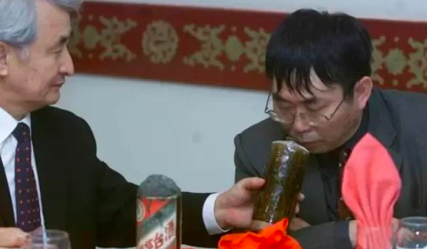 后悔为国足开珍贵茅台聂卫平的那瓶1920年茅台酒值多少钱