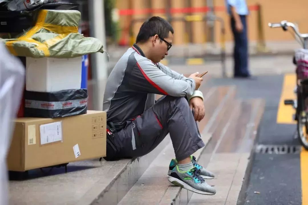 丰巢智能柜推出亲友代取功能：欲形成侧击之势，鸡肋还是无法剔除